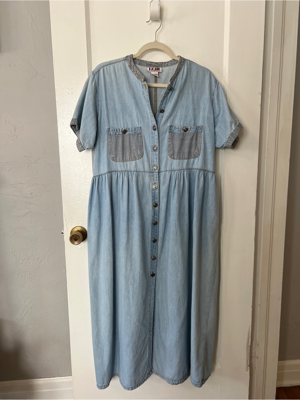 Vintage Light Blue Denim Button-Front Maxi Dress with Chest Pockets
